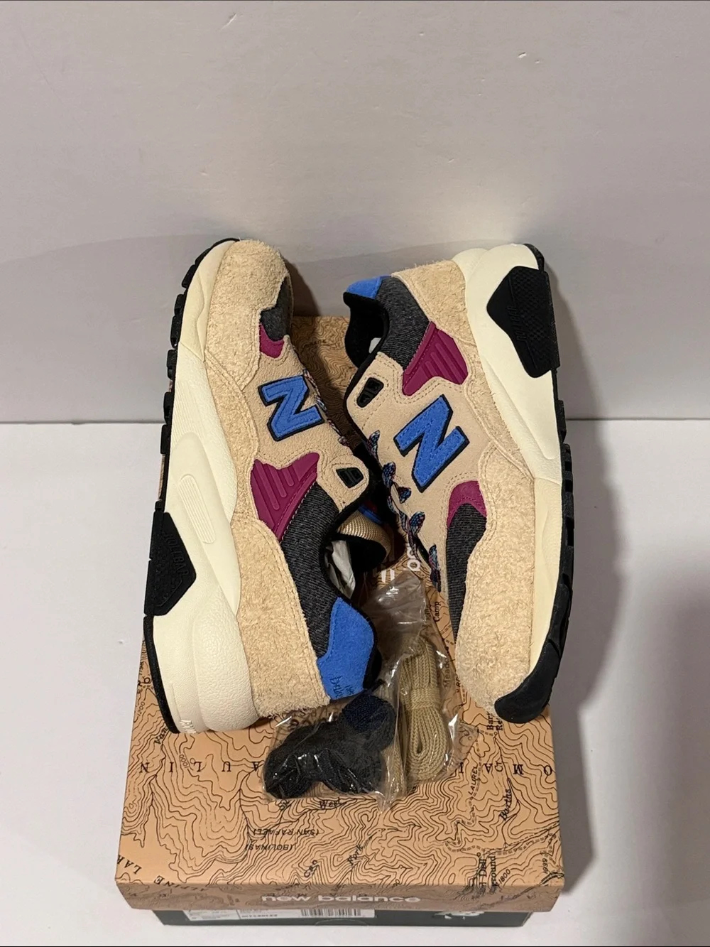 NB580 x Levi ‘Beige’ Sz: 7 (MT580LE2)
